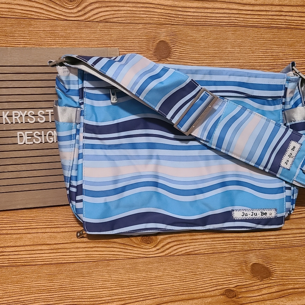 Jujube Classic Messenger Be All Diaper Bag with Changing Pad Cloud Break